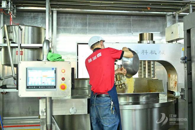 烹百味 匠心熬就“味滋香”麻将胡了免费试玩一勺底料(图2)