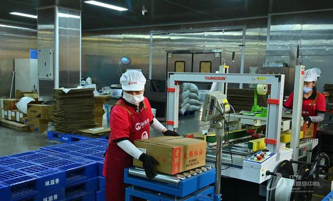 烹百味 匠心熬就“味滋香”麻将胡了免费试玩一勺底料(图5)